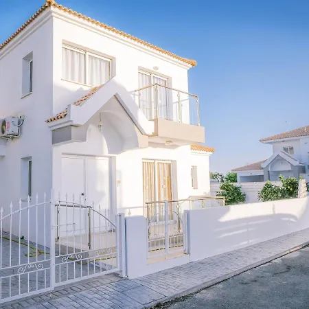 Costa Cornelia Homes * Ajía Nápa